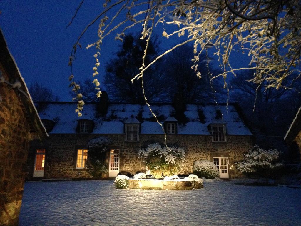 La Grande Sauvagere Bed and Breakfast Saint-Pierre-de-Plesguen Exteriör bild