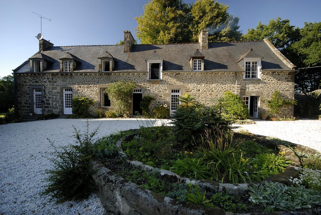 La Grande Sauvagere Bed and Breakfast Saint-Pierre-de-Plesguen Exteriör bild