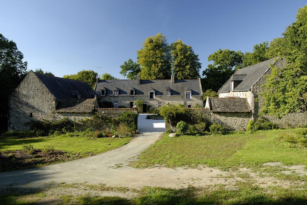 La Grande Sauvagere Bed and Breakfast Saint-Pierre-de-Plesguen Exteriör bild