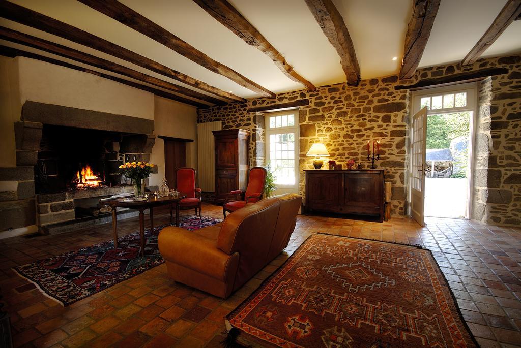 La Grande Sauvagere Bed and Breakfast Saint-Pierre-de-Plesguen Exteriör bild